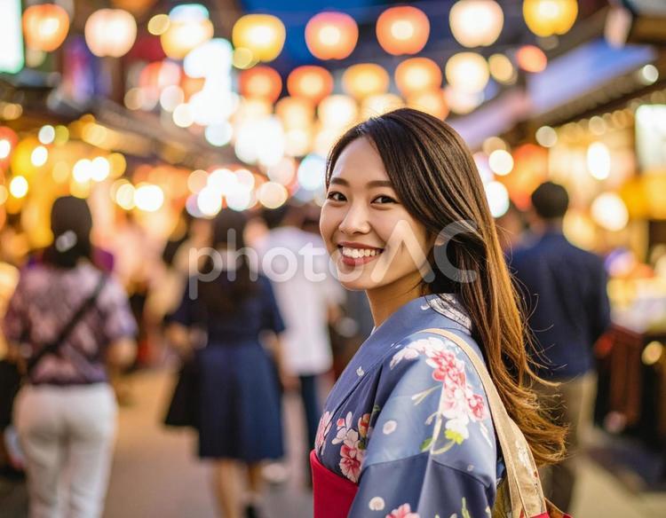 夏祭り・浴衣で縁日 女性,浴衣,縁日の写真素材