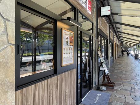 軽井沢 飲食店が建ち並ぶ通り 軽井沢 飲食店が建ち並ぶ通り 軽井沢,飲食店,通りの写真素材