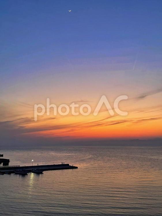 西伊豆の海の美しい夕焼けのグラデーション 夕焼け,夕暮れ,パープルの写真素材