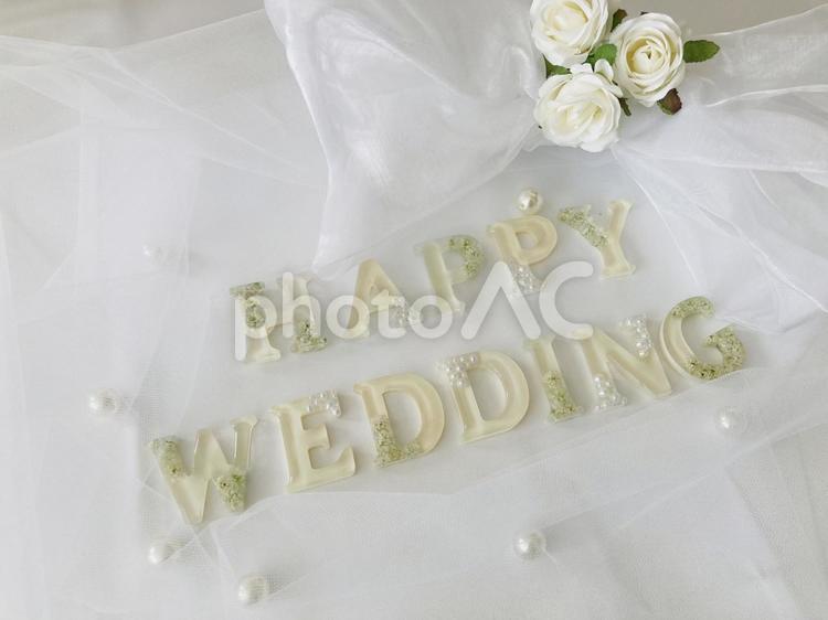 HAPPYWEDDINGの文字と薔薇 happywedding,ウェディング,結婚式の写真素材