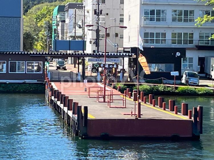 遊覧船の港・桟橋 湖,阿寒湖,建物の写真素材