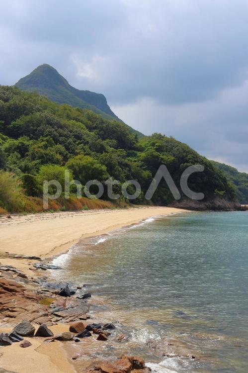 ８月下旬の高松市長崎の鼻からの風景 砂浜,白波,海の写真素材