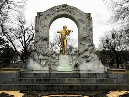 ヨハン・シュトラウス像① ヨハン・シュトラウス像①の写真