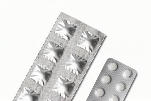 横に並んだ2種類の薬 横に並んだ2種類の薬の写真