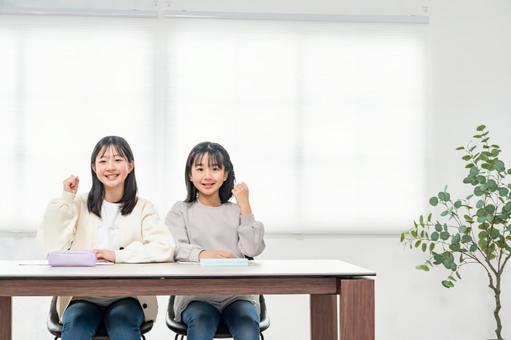 勉強をする女の子 勉強をする女の子 勉強,学習,生徒の写真素材