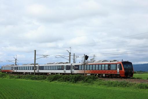 田園の中を走る海里 田園の中を走る海里の写真