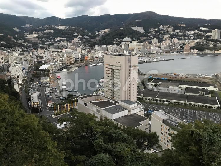高所から見た熱海の風景 熱海,風景,景色の写真素材
