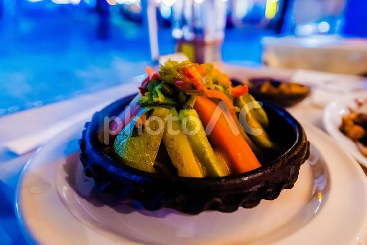 【モロッコ】青い街シャウエンの街で食事 モロッコ,シャウエン,青い街の写真素材