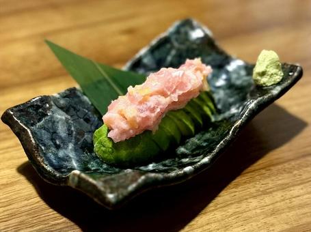 とろたくアボカド刺し とろたくアボカド刺しの写真
