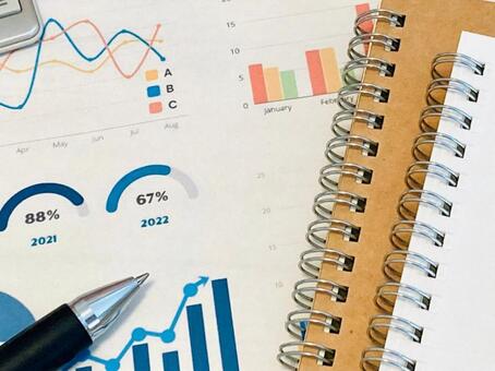 グラフとリングノート2冊 グラフ,ビジネス,仕事の写真素材