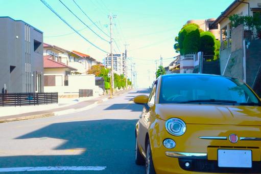 イタ車on住宅街のロード イタ車on住宅街のロード 車,住宅街,道路の写真素材