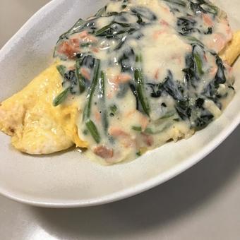 オムレツ〜鮭とほうれん草のクリームソース 適当ご飯,昼食,野菜の写真素材