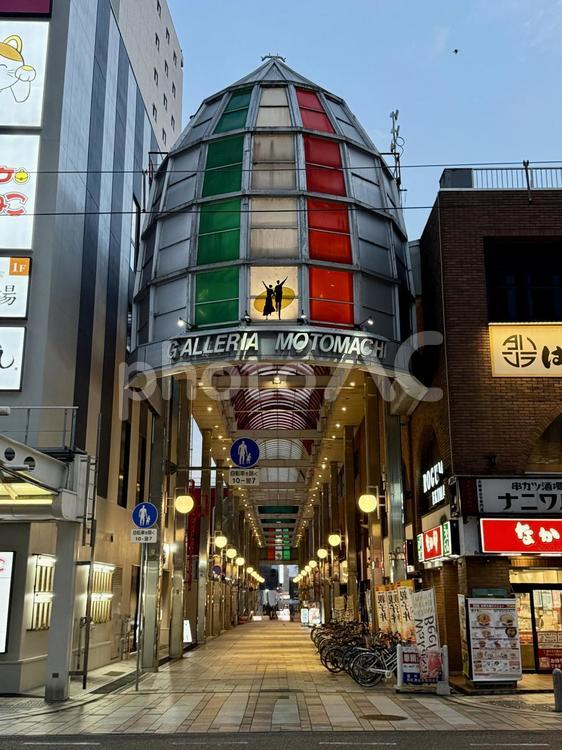 福井駅前の飲み屋アーケード街 アーケード,商店街,入り口の写真素材