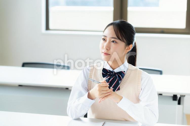 教室で勉強する学生 高校生,学生,女子高生の写真素材