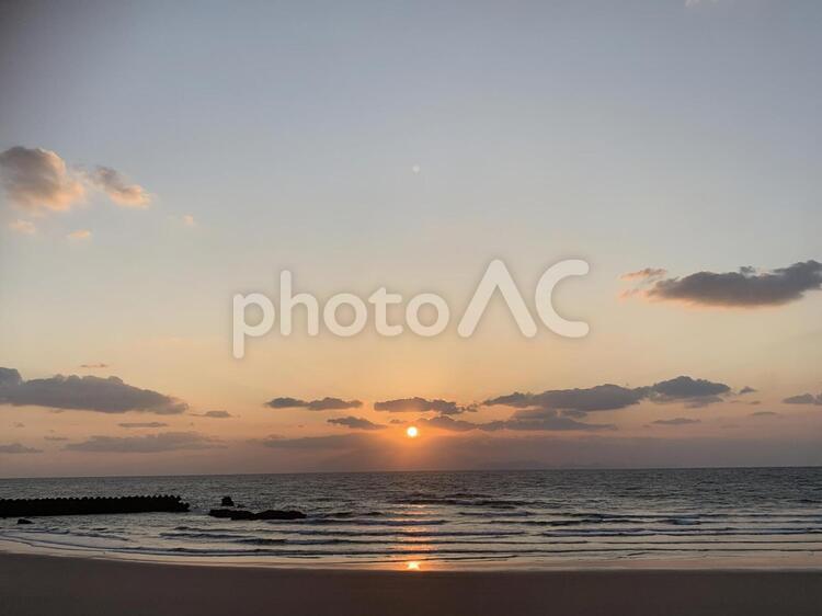 海と夕日 日暮れ,水域,浜の写真素材