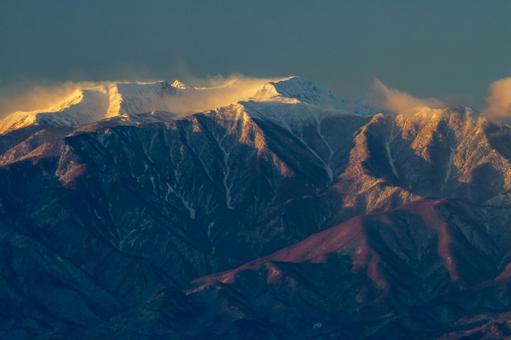 朝日に輝く冬のアルプス山頂 冬,雪山,アルプスの写真素材
