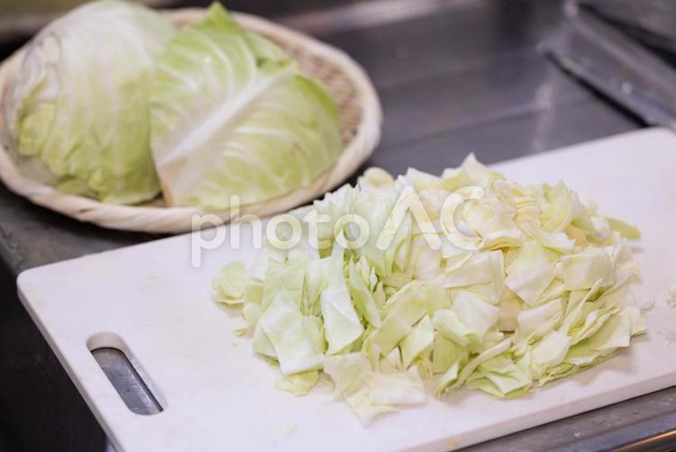 キャベツの乱切り炒め物用 キャベツ,野菜,素材の写真素材