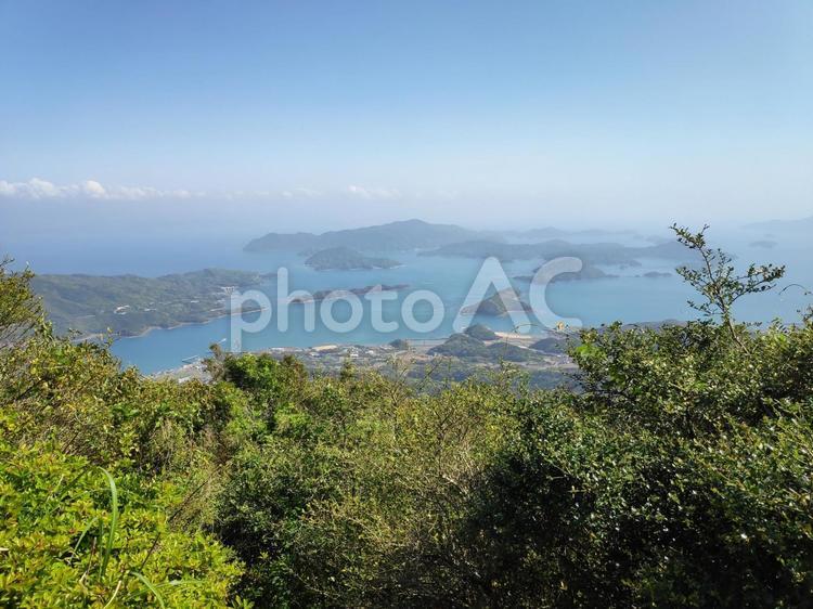 山から見下ろした湾 海,湾,島の写真素材