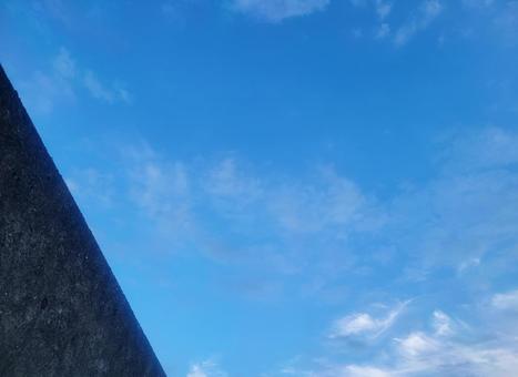 夏の終わりの空と壁5 夏の終わりの空と壁5の写真