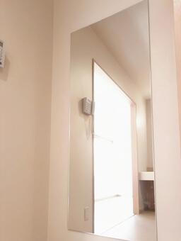 姿見 窓,壁紙,スリット窓の写真素材