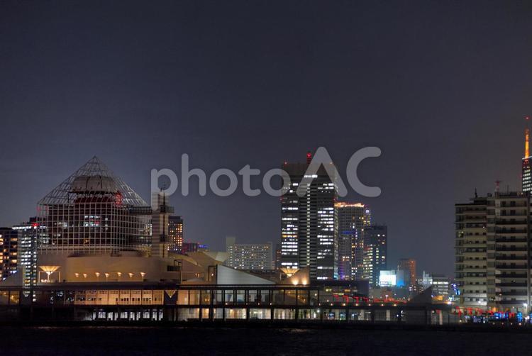 晴海旅客ターミナルの夜景 晴海埠頭,旅客ターミナル,客船の写真素材