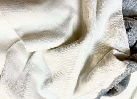 白い皺の寄った布テクスチャ素材 白,布,背景の写真素材