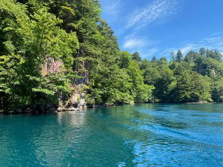 十和田湖の美しい水 十和田湖の美しい水 鴨,十和田湖,十和田の写真素材
