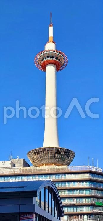 建物　京都　京都タワー　冬 風景,街並み,冬の写真素材