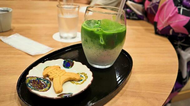マグカップに注がれた抹茶オレ 抹茶オレ,抹茶,オレの写真素材