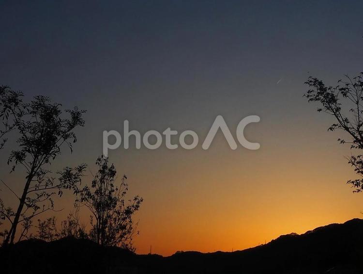 夕暮れ 夕方,夕日,グラデーションの写真素材