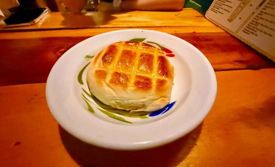 タイの焼き立てパンとテーブル タイの焼き立てパンとテーブル パン,食べ物,フードの写真素材