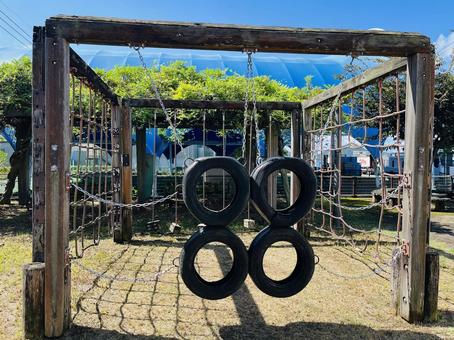公園の遊具 公園の遊具 公園,遊具,タイヤの写真素材