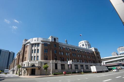 秋晴れの神戸税関(裏面) 秋晴れの神戸税関(裏面) 神戸,三宮,神戸税関の写真素材