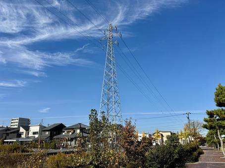 福井県越前市の送電線　秋晴れ 鉄塔,送電線,自然の写真素材