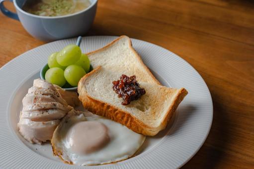 トーストと卵の洋風朝食 朝食,洋食,トーストの写真素材