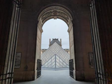ルーブル美術館 ルーブル美術館,ルーブル,ピラミッドの写真素材