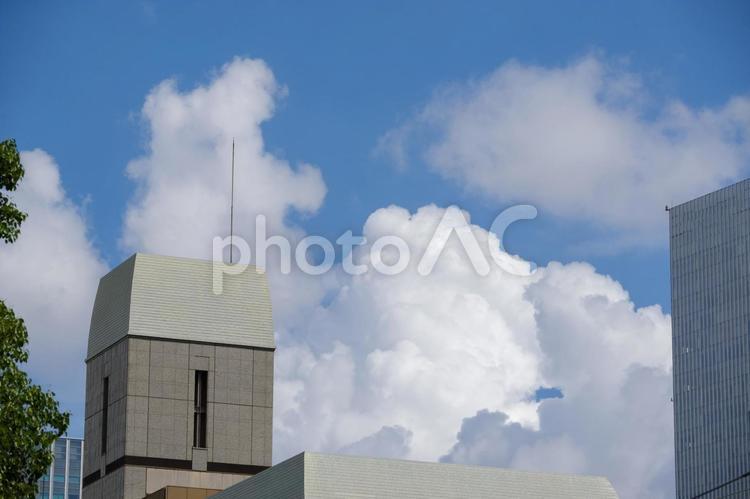 東京の赤坂6丁目の建物と夏の空 住宅街,夏,日本の写真素材
