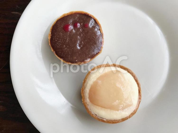 2つのタルト　上から　食べ物　スイーツ タルト,お菓子,ケーキの写真素材