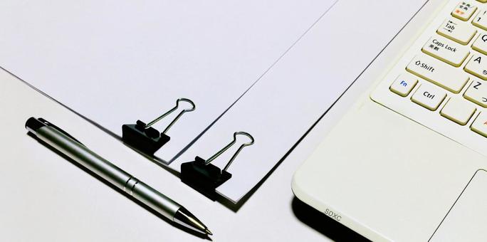 ビジネスイメージ 書類作成 モノトーン ビジネスイメージ 書類作成 モノトーン ビジネスイメージ,モノトーン,モノクロームの写真素材