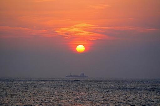 房総伊戸海岸から見た太平洋に沈む夕日 房総伊戸海岸から見た太平洋に沈む夕日 房総,伊戸,太平洋の写真素材