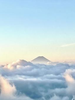 朝焼けに染まる雲海と富士の姿 朝焼けに染まる雲海と富士の姿の写真