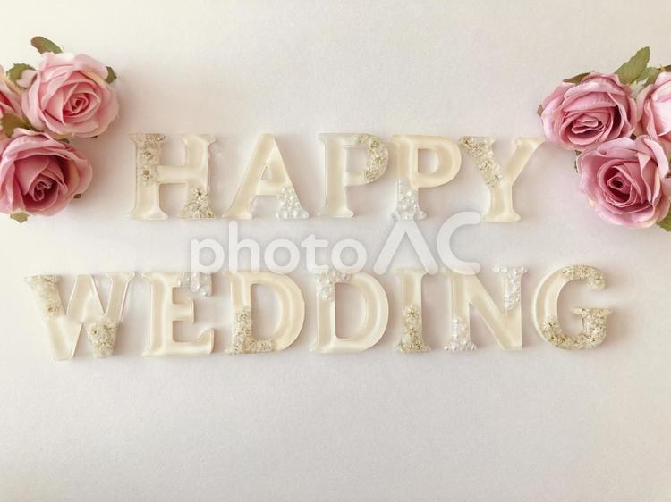 HAPPYWEDDINGの文字と薔薇 happywedding,おめでとう,結婚の写真素材