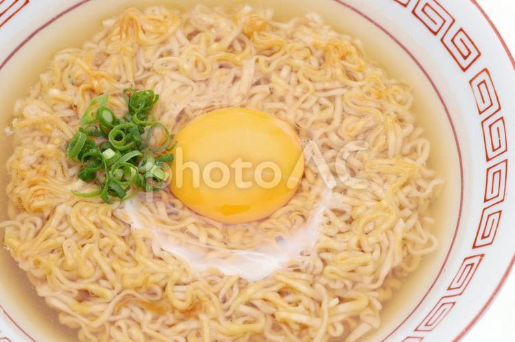 インスタントラーメン　チキンラーメン インスタントラーメン,チキンラーメン,即席ラーメンの写真素材