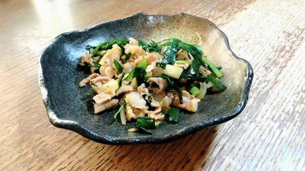 豚肉とにらと玉ねぎのスタミナ甘辛炒め 豚肉とにらと玉ねぎのスタミナ甘辛炒めの写真