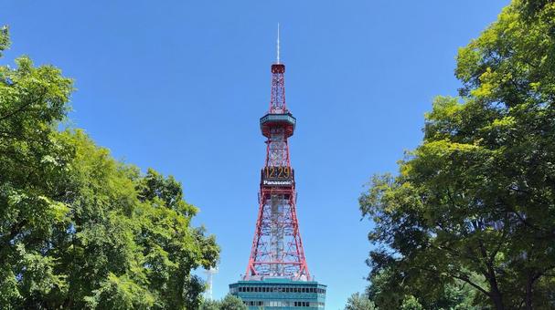 青空にそびえ立つ さっぽろテレビ塔 青空にそびえ立つ さっぽろテレビ塔の写真