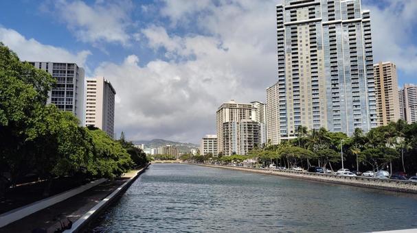 ホノルルの運河と街並み ホノルルの運河と街並み ホノルル,honolulu,運河の写真素材