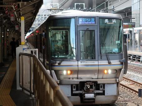JR京都線 223系 JR京都線 223系の写真