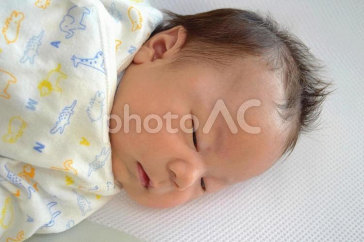 赤ちゃん(男児)の寝顔　35日 赤ちゃん,乳児,男児の写真素材