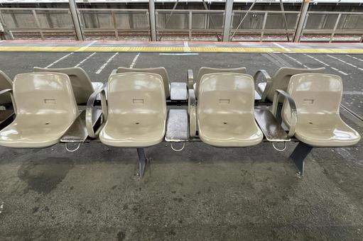 イス 駅,ホーム,イスの写真素材