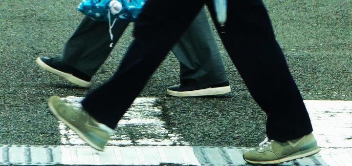 足と横断歩道 人,足,横断歩道の写真素材